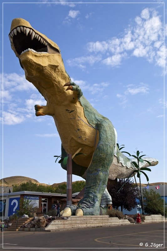 drumheller_t_rex_statue_02.jpg