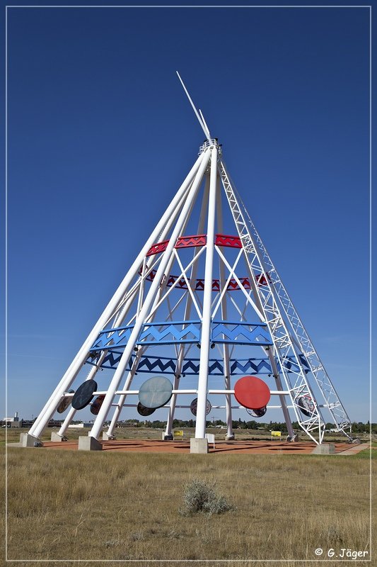 medicine_hat_tipi_02.jpg