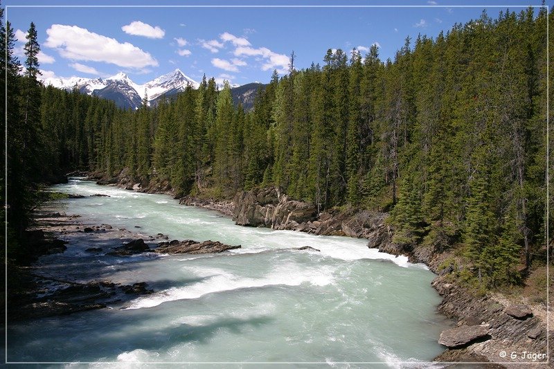 yoho_np_natural_bridge_01.jpg