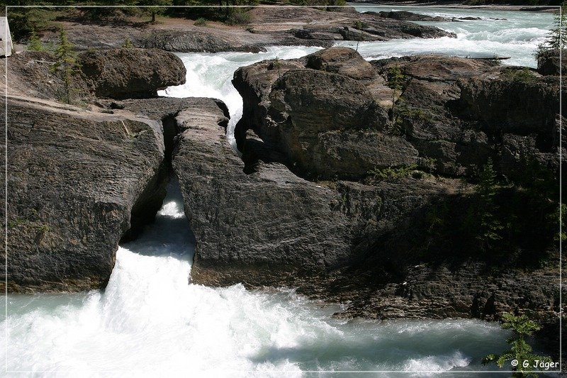 yoho_np_natural_bridge_04.jpg