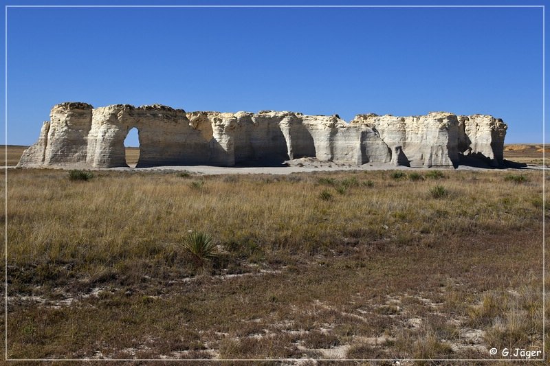 monument_rocks_01.jpg