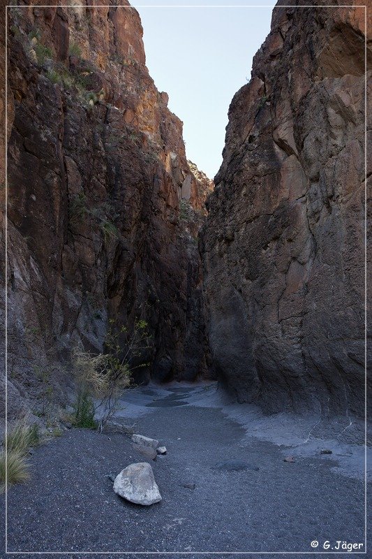 closed_canyon_trail_04.jpg