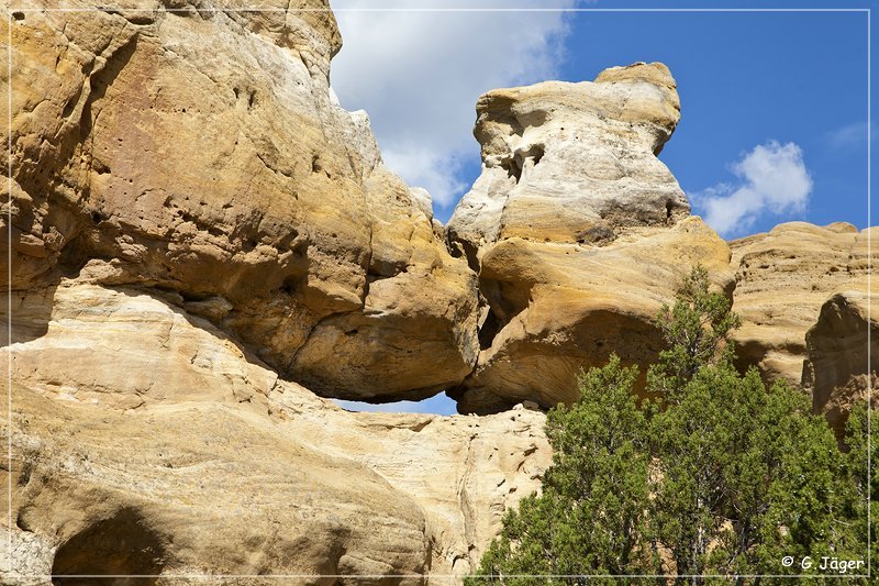 petroglyph_arch_07.jpg